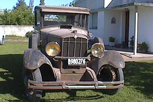 1929 Rugby D40 De Luxe Four-Door Sedan
