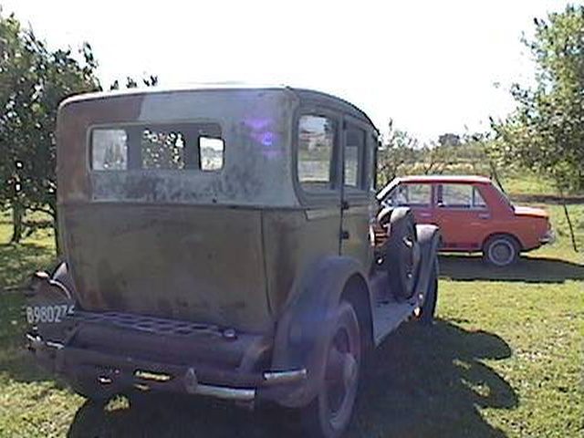 1929 Rugby D40 De Luxe Four-Door Sedan